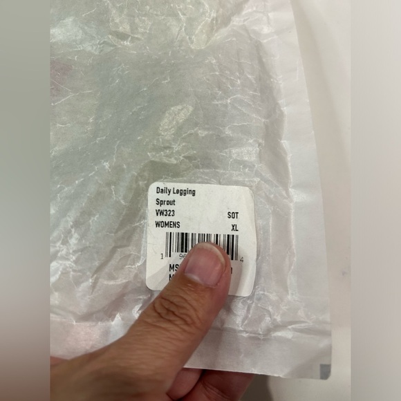 Vuori Women's XL Daily Legging Green Sprout NWT High Rise 7/8 Insteam No-Slip - Picture 7 of 8